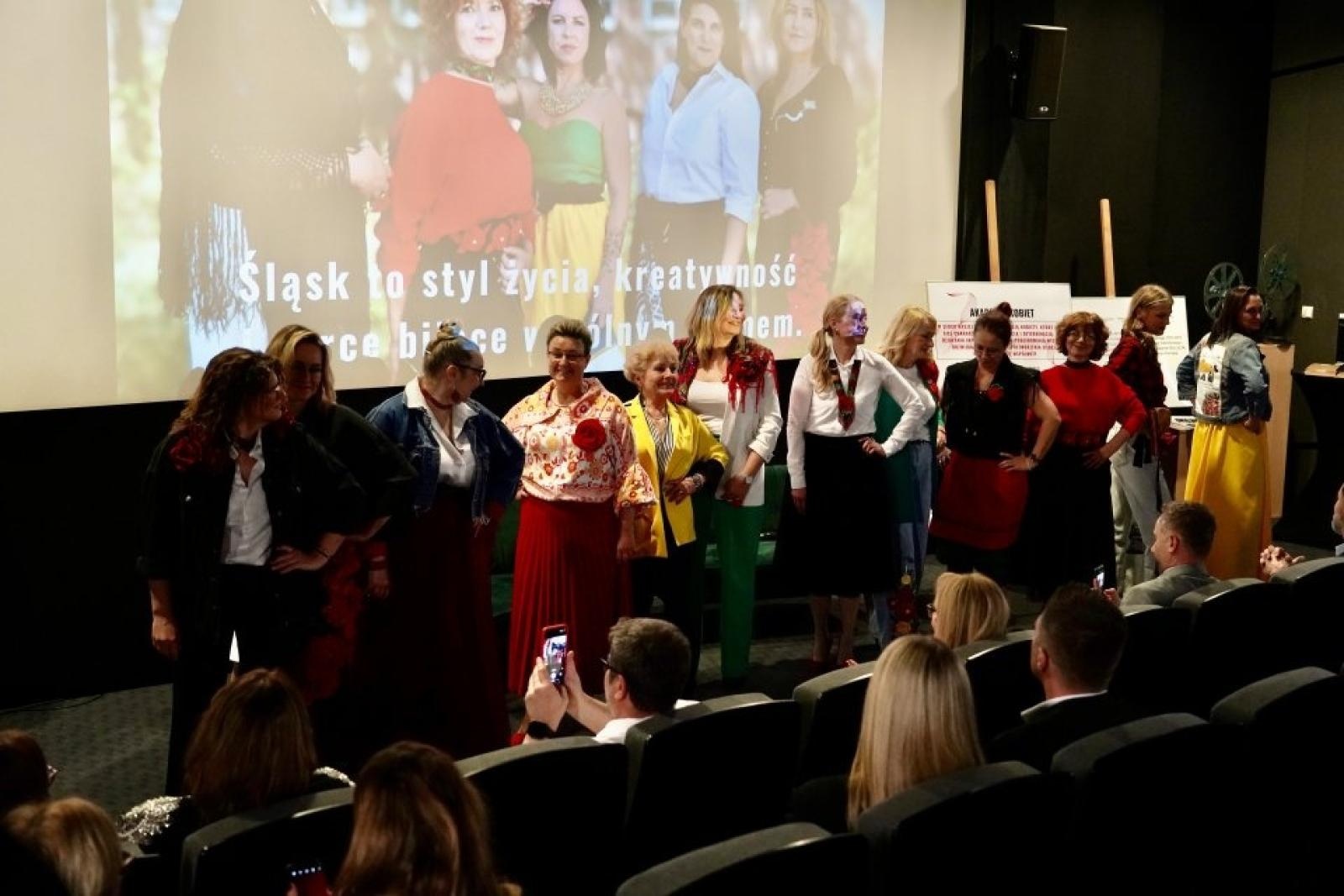 Zdjęcie w galerii na portalu naszwodzislaw.com: Rydułtowy: Kobieta#liderka 2026. Premiera kalendarza pełna inspiracji i kobiecej siły [FOTO] wiadomości z regionu