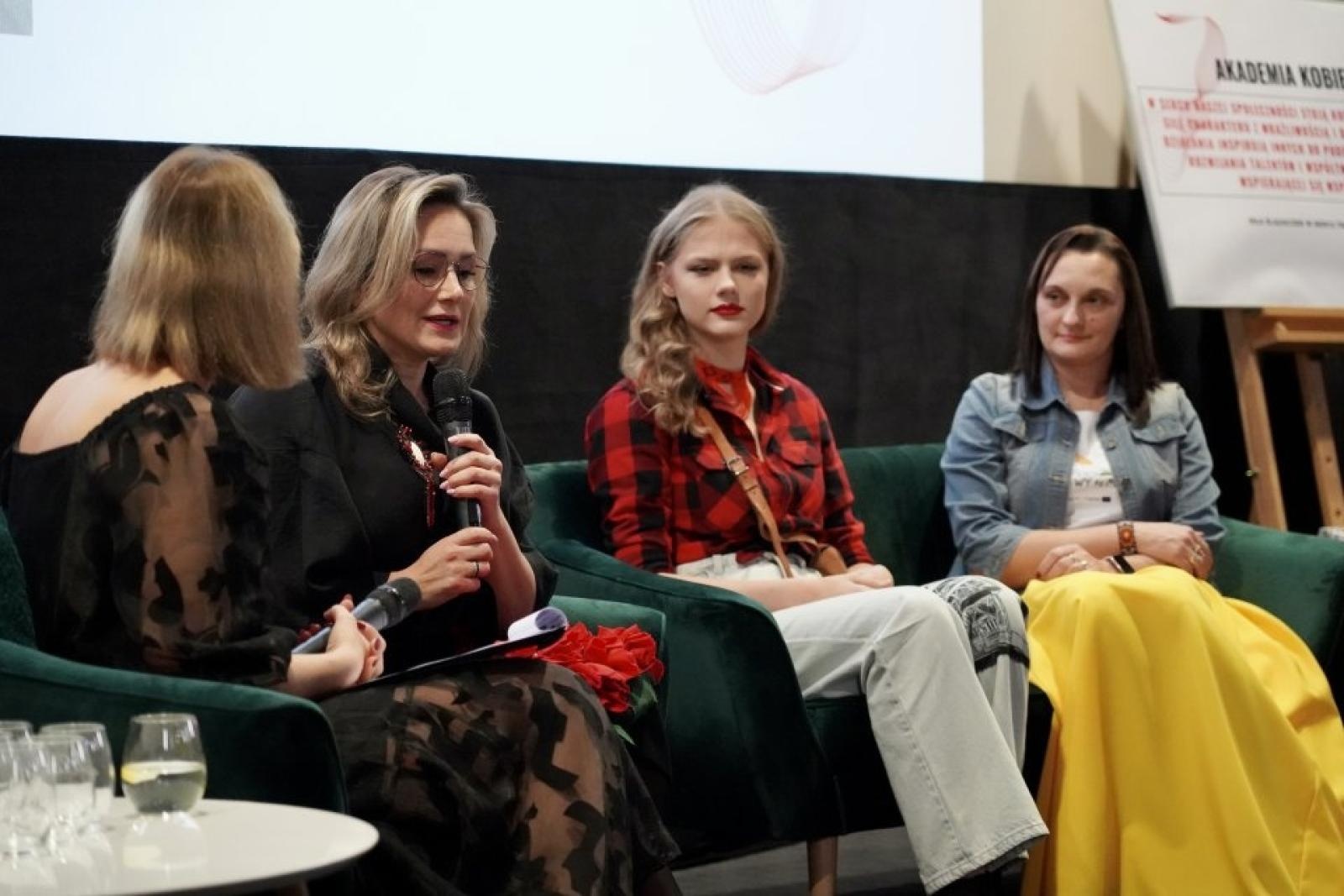 Zdjęcie w galerii na portalu naszwodzislaw.com: Rydułtowy: Kobieta#liderka 2026. Premiera kalendarza pełna inspiracji i kobiecej siły [FOTO] wiadomości z regionu