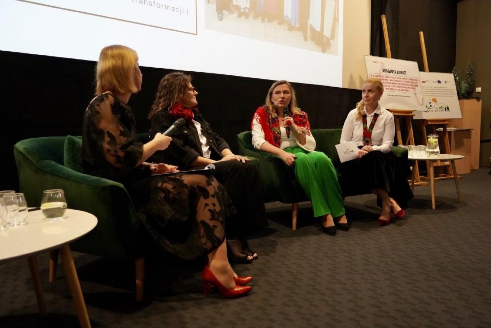 Zdjęcie w galerii na portalu naszwodzislaw.com: Rydułtowy: Kobieta#liderka 2026. Premiera kalendarza pełna inspiracji i kobiecej siły [FOTO] wiadomości z regionu