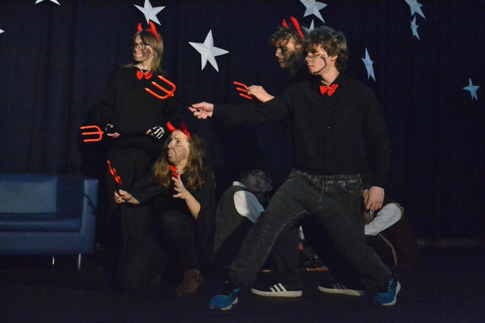 Zdjęcie w galerii na portalu naszwodzislaw.com: Gdy rodzi się dobro. Jasełka w Zespole Szkół Technicznych w Wodzisławiu Śląskim [FOTO] wiadomości z regionu