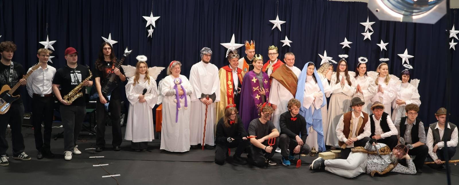 Zdjęcie w galerii na portalu naszwodzislaw.com: Gdy rodzi się dobro. Jasełka w Zespole Szkół Technicznych w Wodzisławiu Śląskim [FOTO] wiadomości z regionu