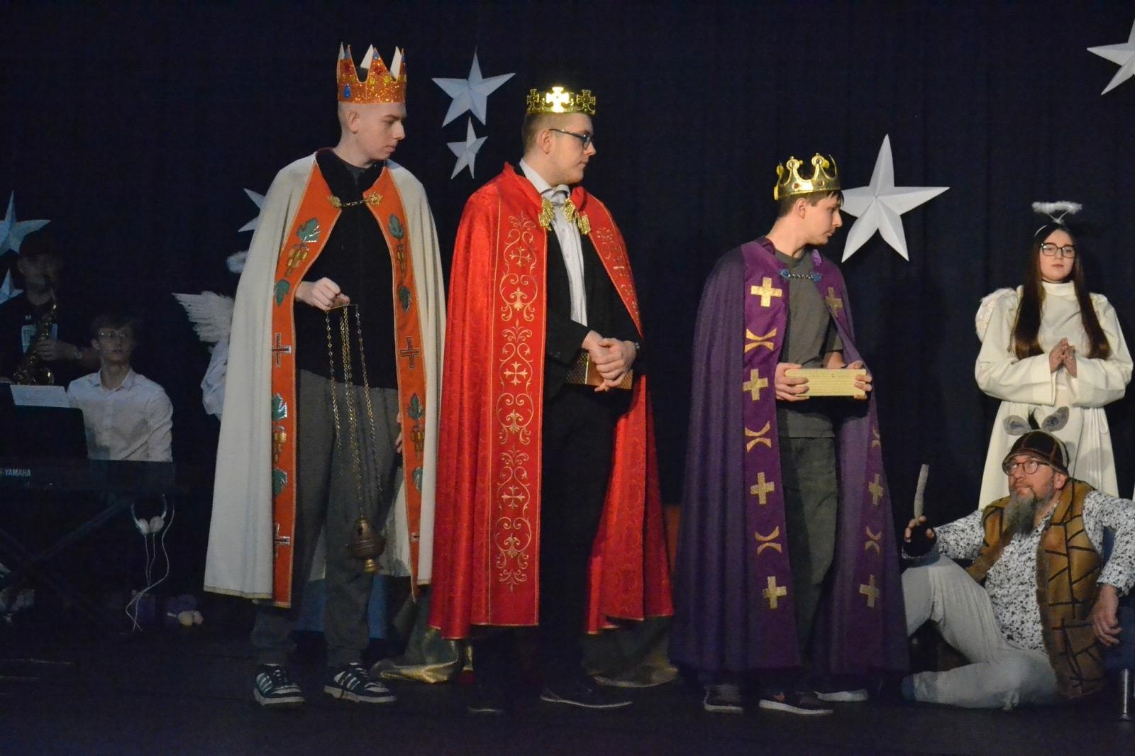 Zdjęcie w galerii na portalu naszwodzislaw.com: Gdy rodzi się dobro. Jasełka w Zespole Szkół Technicznych w Wodzisławiu Śląskim [FOTO] wiadomości z regionu