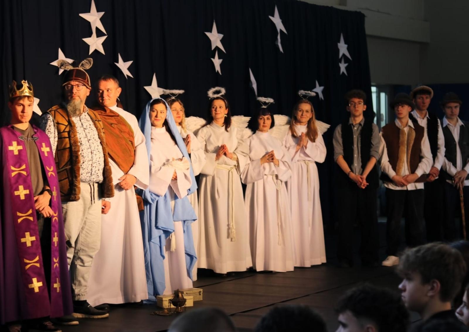 Zdjęcie w galerii na portalu naszwodzislaw.com: Gdy rodzi się dobro. Jasełka w Zespole Szkół Technicznych w Wodzisławiu Śląskim [FOTO] wiadomości z regionu