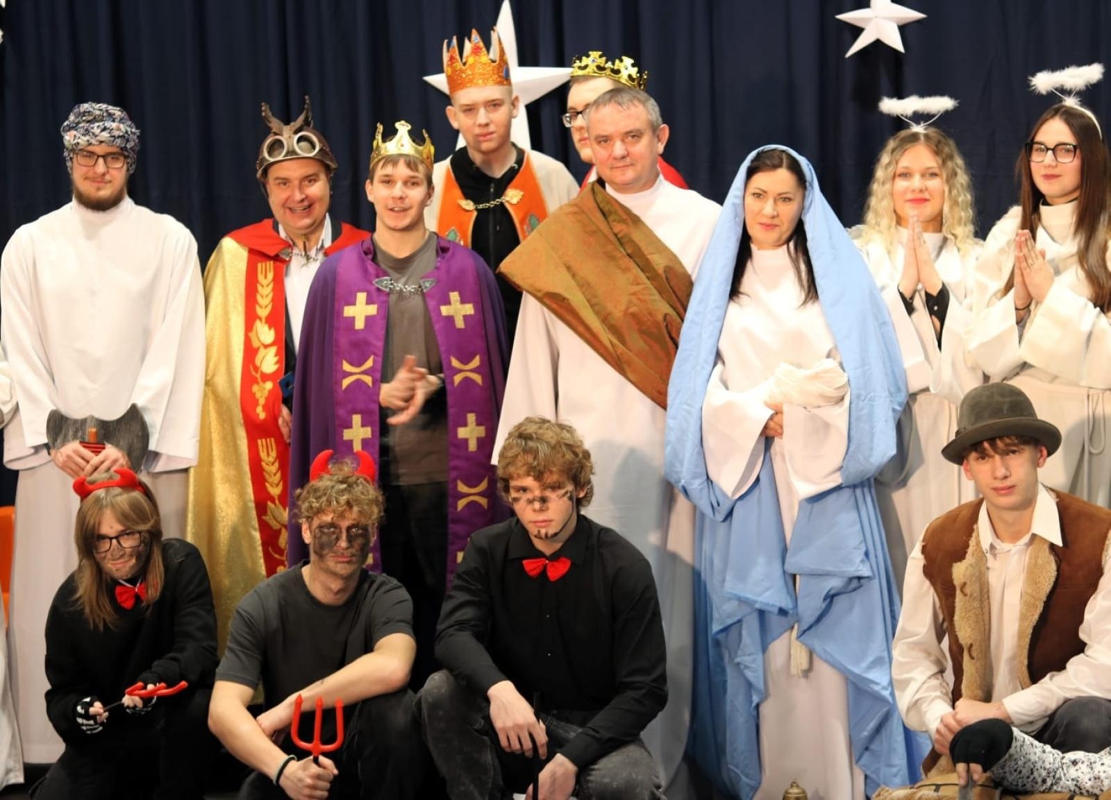 Zdjęcie w galerii na portalu naszwodzislaw.com: Gdy rodzi się dobro. Jasełka w Zespole Szkół Technicznych w Wodzisławiu Śląskim [FOTO] wiadomości z regionu