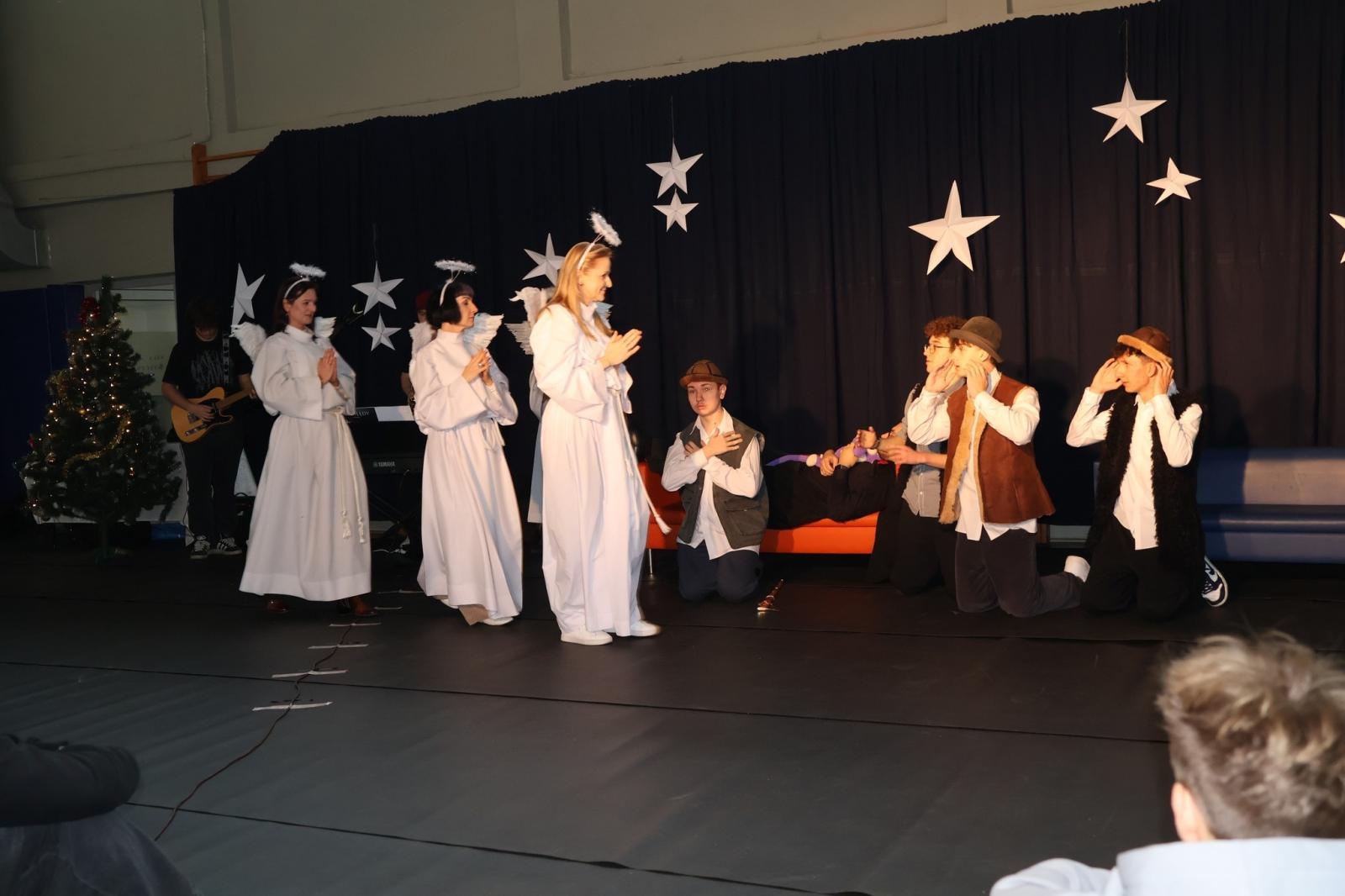 Zdjęcie w galerii na portalu naszwodzislaw.com: Gdy rodzi się dobro. Jasełka w Zespole Szkół Technicznych w Wodzisławiu Śląskim [FOTO] wiadomości z regionu