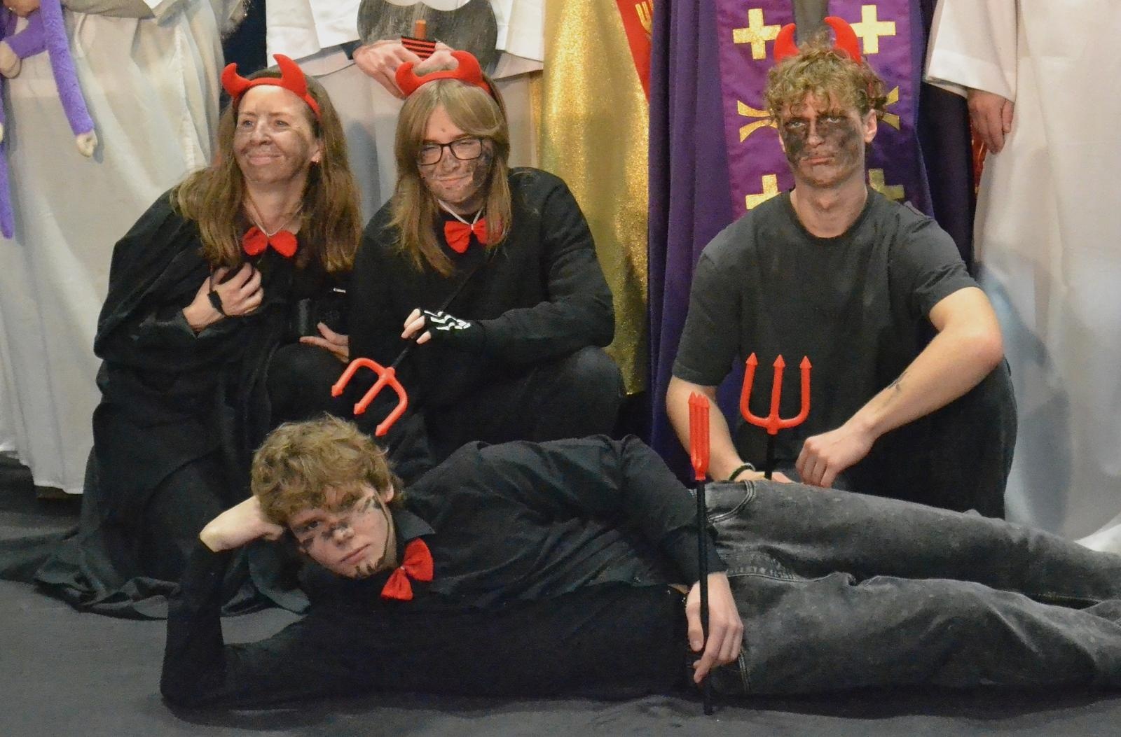 Zdjęcie w galerii na portalu naszwodzislaw.com: Gdy rodzi się dobro. Jasełka w Zespole Szkół Technicznych w Wodzisławiu Śląskim [FOTO] wiadomości z regionu