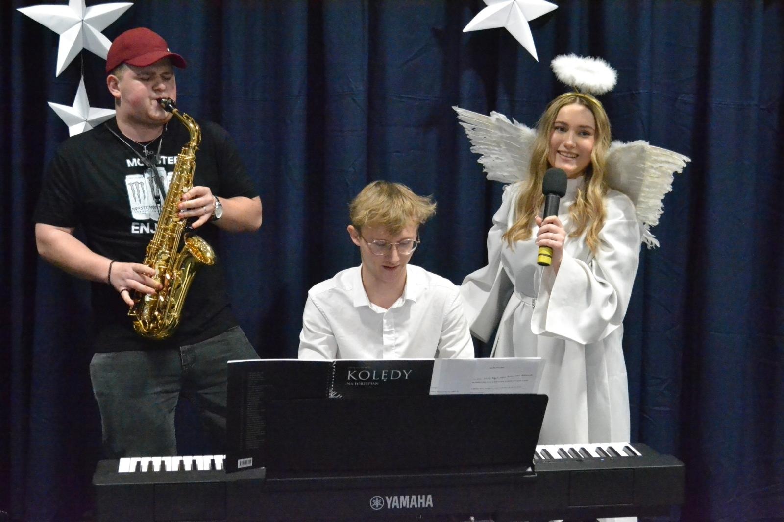 Zdjęcie w galerii na portalu naszwodzislaw.com: Gdy rodzi się dobro. Jasełka w Zespole Szkół Technicznych w Wodzisławiu Śląskim [FOTO] wiadomości z regionu