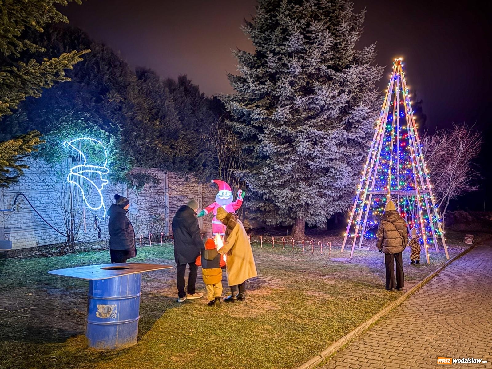 Zdjęcie w galerii na portalu naszwodzislaw.com: Griswoldowo niedaleko Wodzisławia Śląskiego. Nowa Wioska w świątecznej szacie wiadomości z regionu