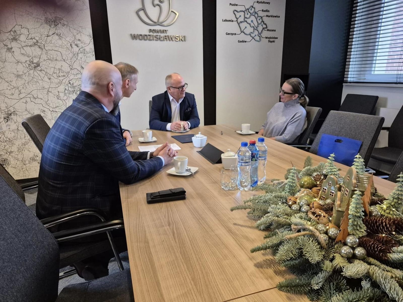 Zdjęcie w galerii na portalu naszwodzislaw.com: Nowa komunikacja autobusowa w Wodzisławiu Śląskim. Podpisano umowę z PKS Racibórz wiadomości z regionu