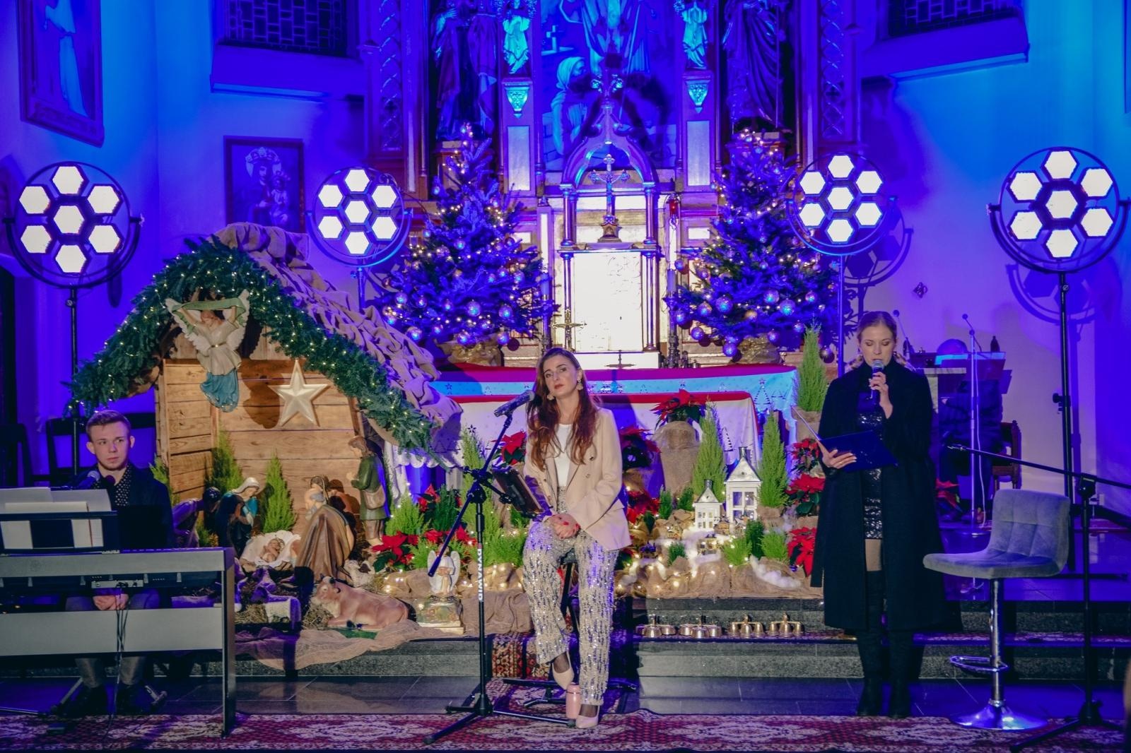 Zdjęcie w galerii na portalu naszwodzislaw.com: Kolędy rozbrzmiały w marklowickim kościele podczas koncertu charytatywnego dla małej Igi wiadomości z regionu