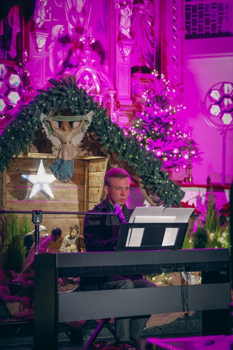 Zdjęcie w galerii na portalu naszwodzislaw.com: Kolędy rozbrzmiały w marklowickim kościele podczas koncertu charytatywnego dla małej Igi wiadomości z regionu