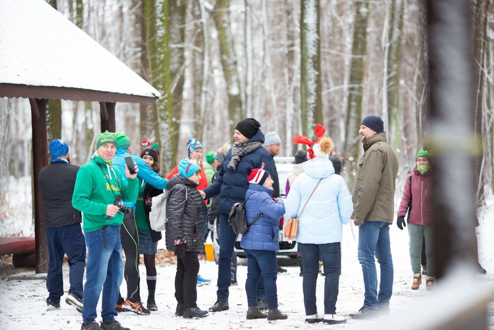 Zdjęcie w galerii na portalu naszwodzislaw.com: Sylwestrowe bieganie w Radlinie. Sportowa zabawa mimo zimowej aury [FOTO] wiadomości z regionu