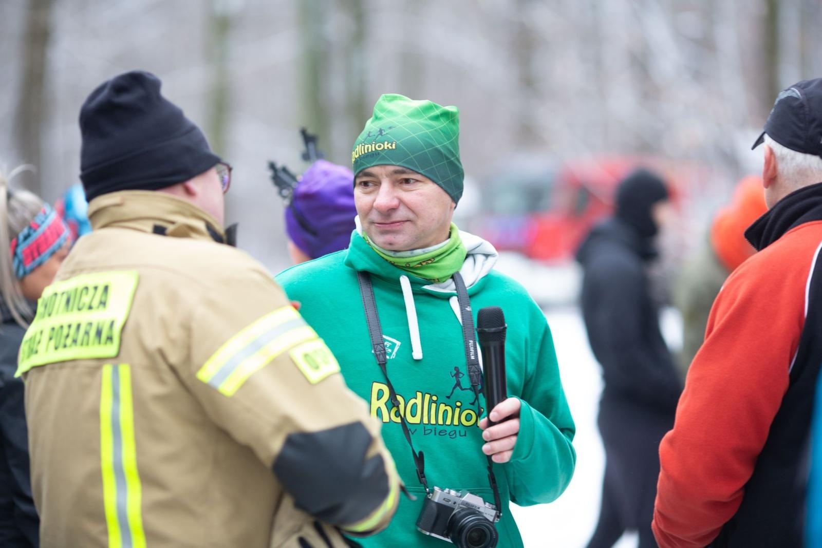 Zdjęcie w galerii na portalu naszwodzislaw.com: Sylwestrowe bieganie w Radlinie. Sportowa zabawa mimo zimowej aury [FOTO] wiadomości z regionu
