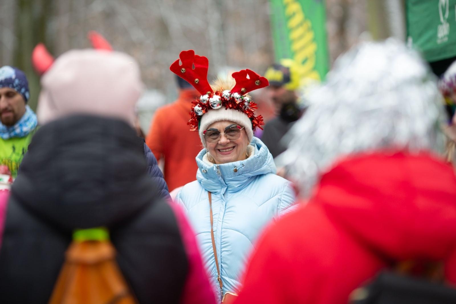 Zdjęcie w galerii na portalu naszwodzislaw.com: Sylwestrowe bieganie w Radlinie. Sportowa zabawa mimo zimowej aury [FOTO] wiadomości z regionu
