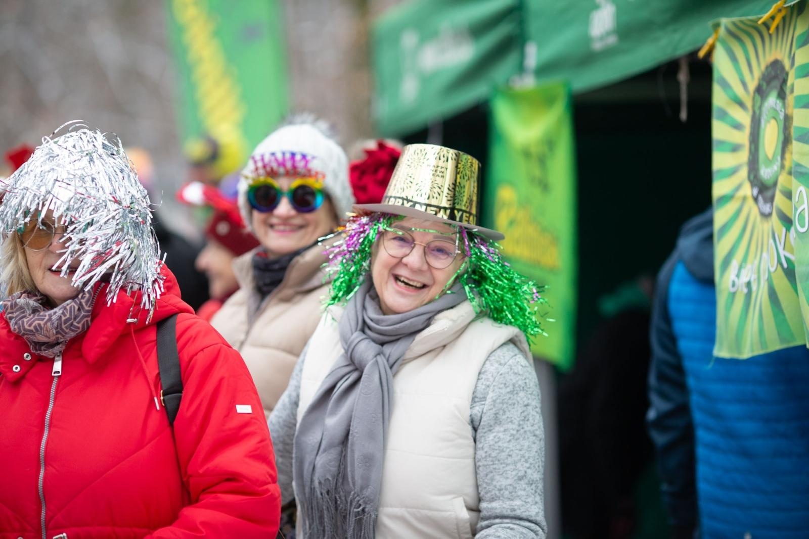 Zdjęcie w galerii na portalu naszwodzislaw.com: Sylwestrowe bieganie w Radlinie. Sportowa zabawa mimo zimowej aury [FOTO] wiadomości z regionu