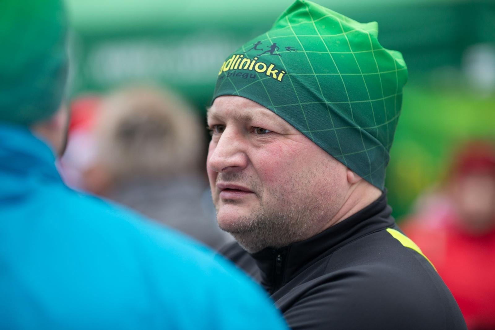 Zdjęcie w galerii na portalu naszwodzislaw.com: Sylwestrowe bieganie w Radlinie. Sportowa zabawa mimo zimowej aury [FOTO] wiadomości z regionu