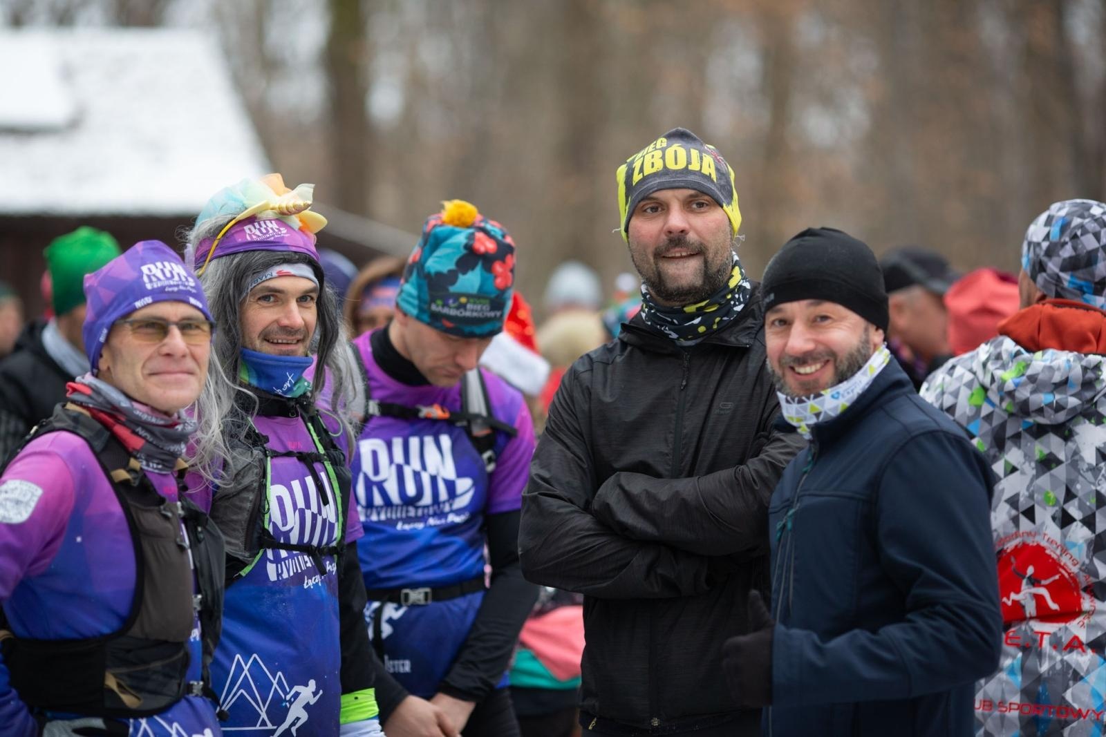Zdjęcie w galerii na portalu naszwodzislaw.com: Sylwestrowe bieganie w Radlinie. Sportowa zabawa mimo zimowej aury [FOTO] wiadomości z regionu