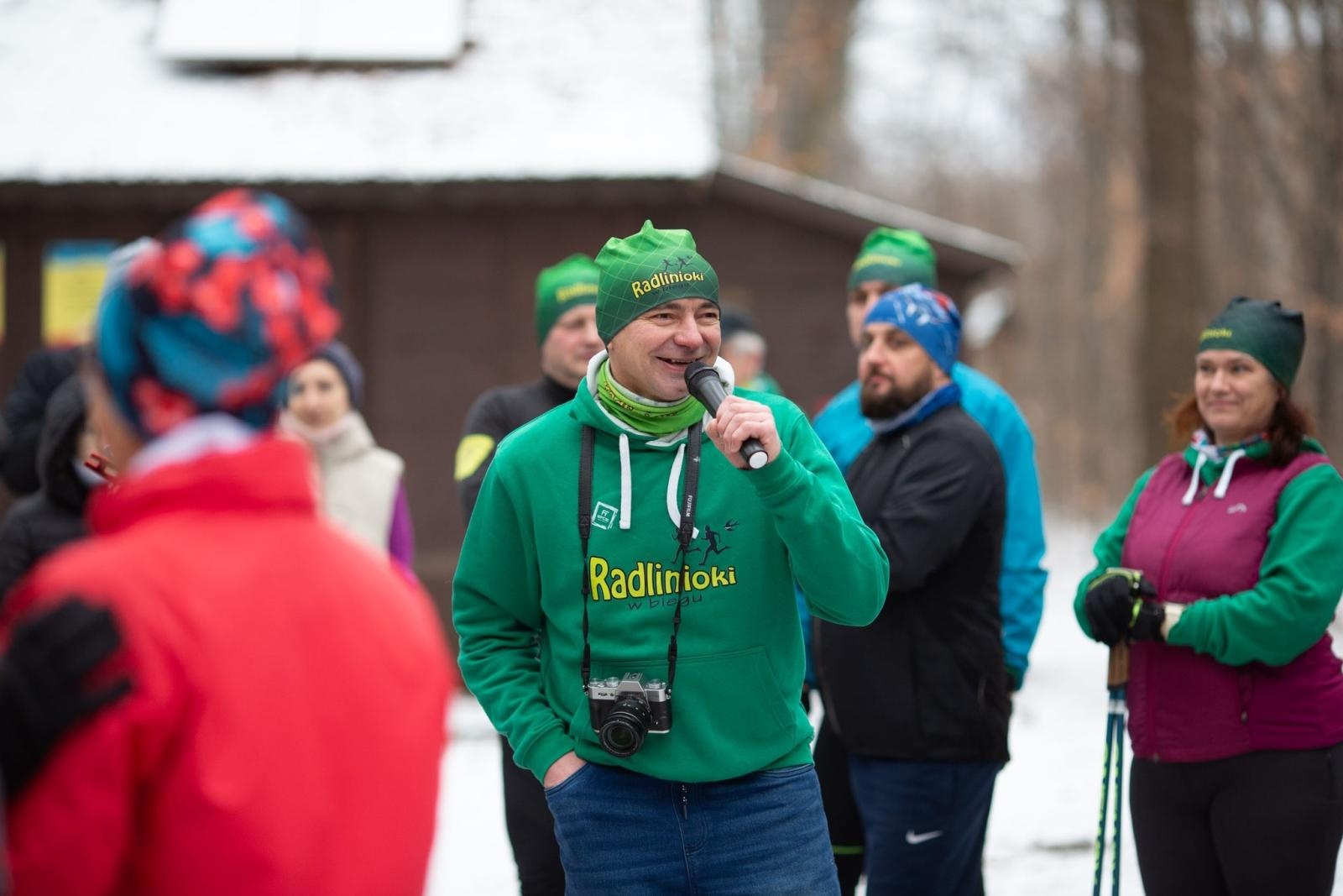 Zdjęcie w galerii na portalu naszwodzislaw.com: Sylwestrowe bieganie w Radlinie. Sportowa zabawa mimo zimowej aury [FOTO] wiadomości z regionu