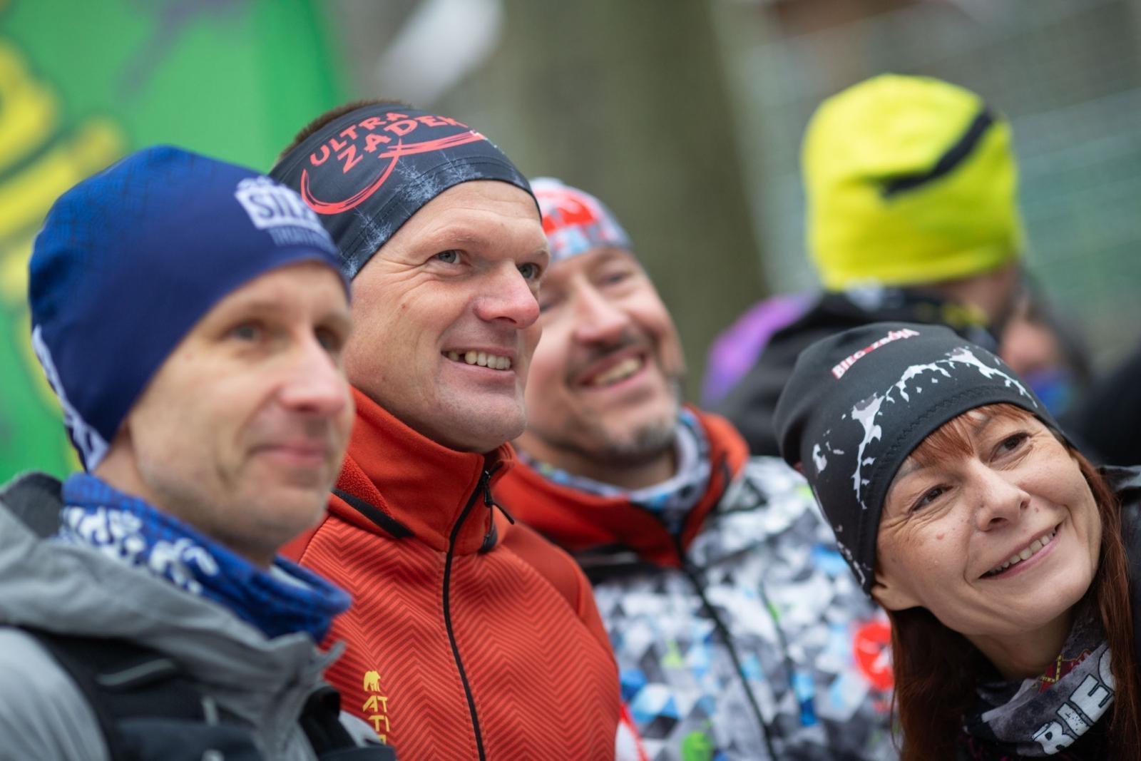 Zdjęcie w galerii na portalu naszwodzislaw.com: Sylwestrowe bieganie w Radlinie. Sportowa zabawa mimo zimowej aury [FOTO] wiadomości z regionu