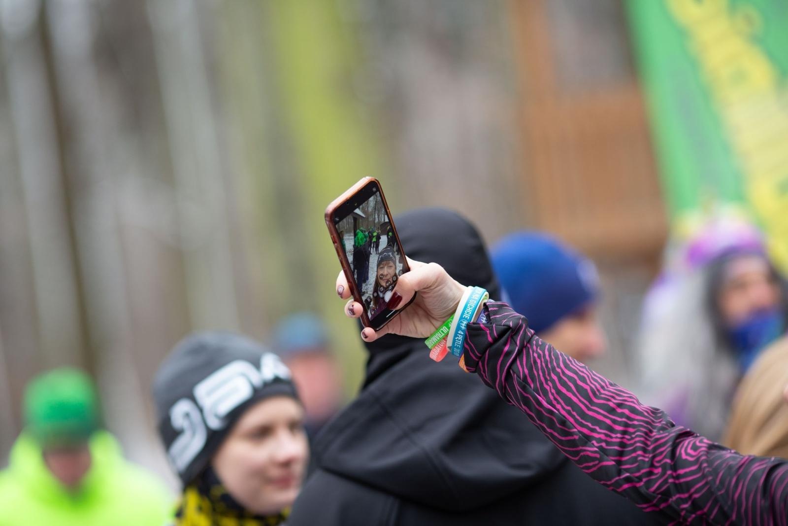 Zdjęcie w galerii na portalu naszwodzislaw.com: Sylwestrowe bieganie w Radlinie. Sportowa zabawa mimo zimowej aury [FOTO] wiadomości z regionu