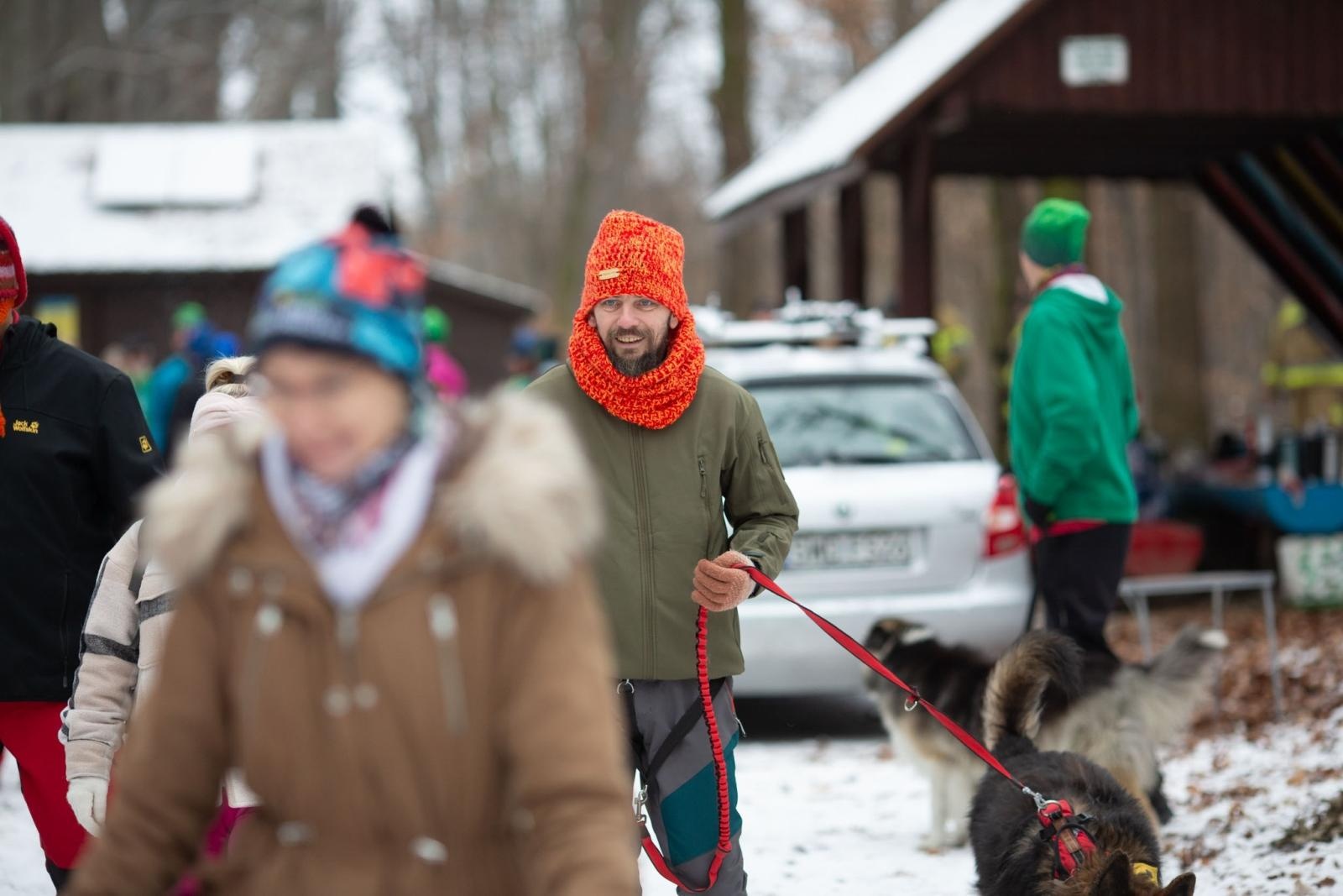 Zdjęcie w galerii na portalu naszwodzislaw.com: Sylwestrowe bieganie w Radlinie. Sportowa zabawa mimo zimowej aury [FOTO] wiadomości z regionu