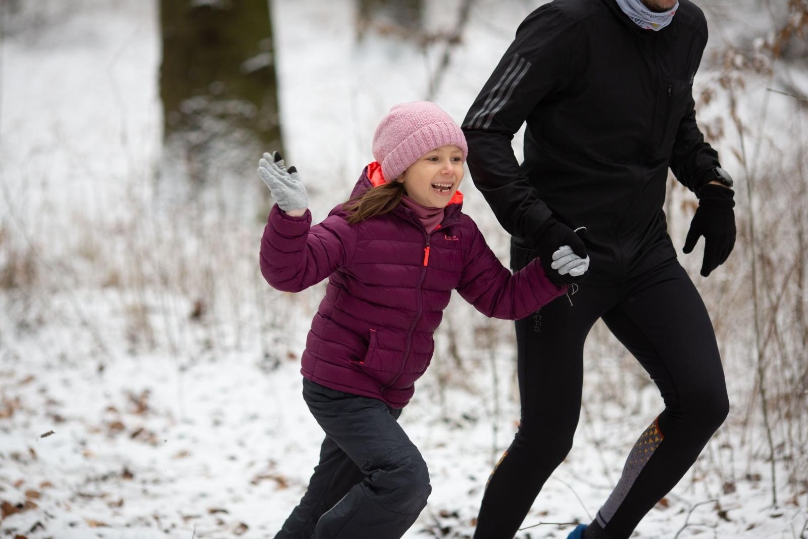Zdjęcie w galerii na portalu naszwodzislaw.com: Sylwestrowe bieganie w Radlinie. Sportowa zabawa mimo zimowej aury [FOTO] wiadomości z regionu