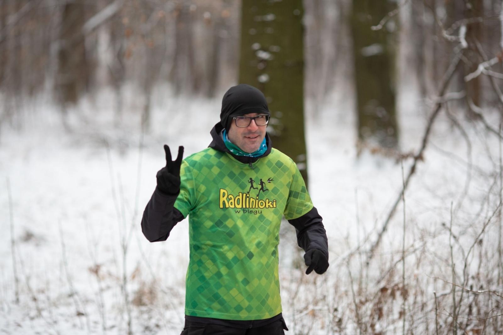 Zdjęcie w galerii na portalu naszwodzislaw.com: Sylwestrowe bieganie w Radlinie. Sportowa zabawa mimo zimowej aury [FOTO] wiadomości z regionu