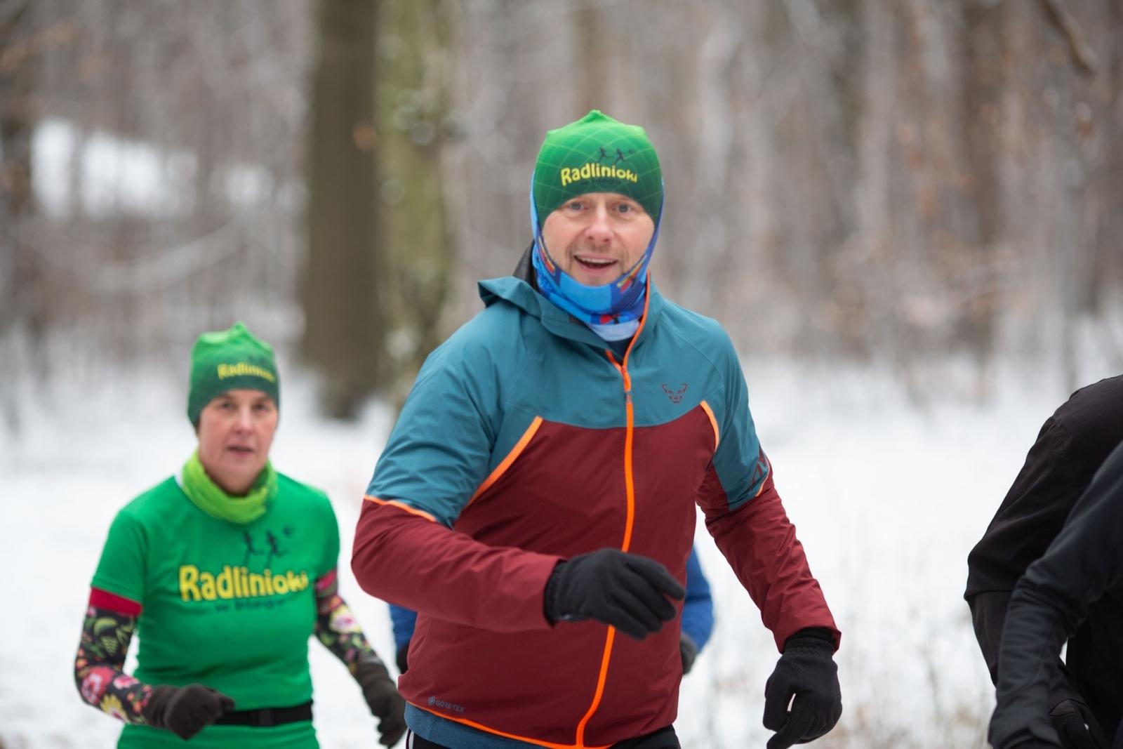 Zdjęcie w galerii na portalu naszwodzislaw.com: Sylwestrowe bieganie w Radlinie. Sportowa zabawa mimo zimowej aury [FOTO] wiadomości z regionu