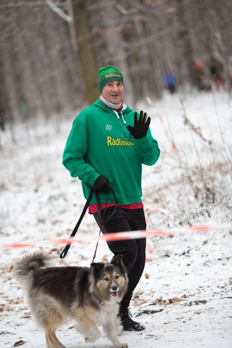 Zdjęcie w galerii na portalu naszwodzislaw.com: Sylwestrowe bieganie w Radlinie. Sportowa zabawa mimo zimowej aury [FOTO] wiadomości z regionu