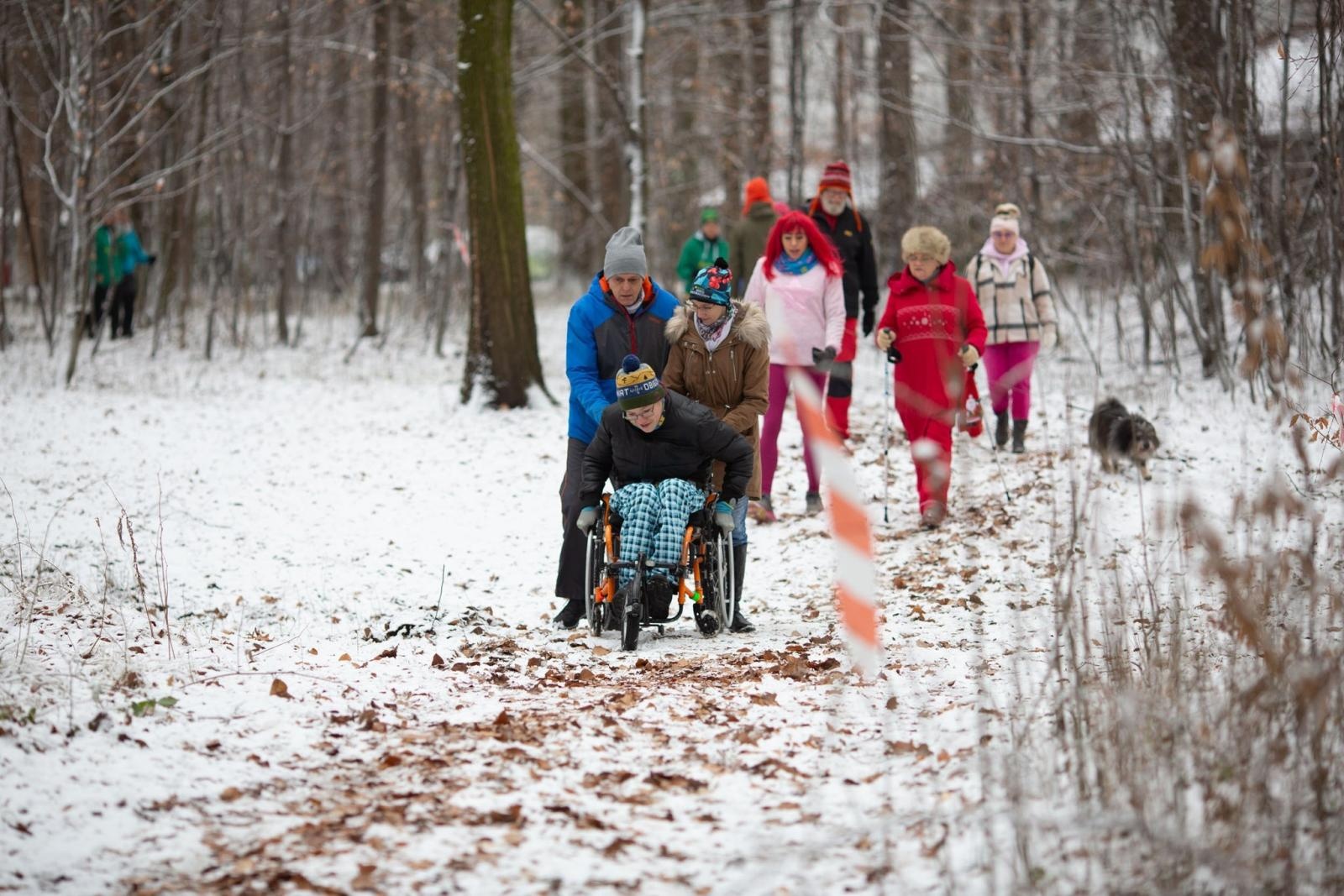 Zdjęcie w galerii na portalu naszwodzislaw.com: Sylwestrowe bieganie w Radlinie. Sportowa zabawa mimo zimowej aury [FOTO] wiadomości z regionu
