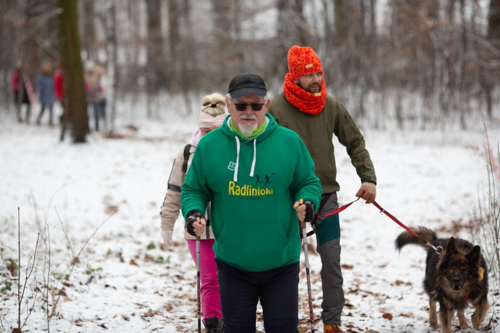 Zdjęcie w galerii na portalu naszwodzislaw.com: Sylwestrowe bieganie w Radlinie. Sportowa zabawa mimo zimowej aury [FOTO] wiadomości z regionu
