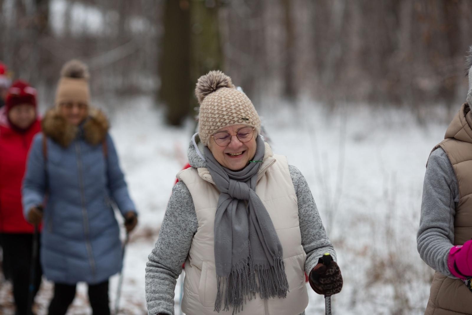 Zdjęcie w galerii na portalu naszwodzislaw.com: Sylwestrowe bieganie w Radlinie. Sportowa zabawa mimo zimowej aury [FOTO] wiadomości z regionu