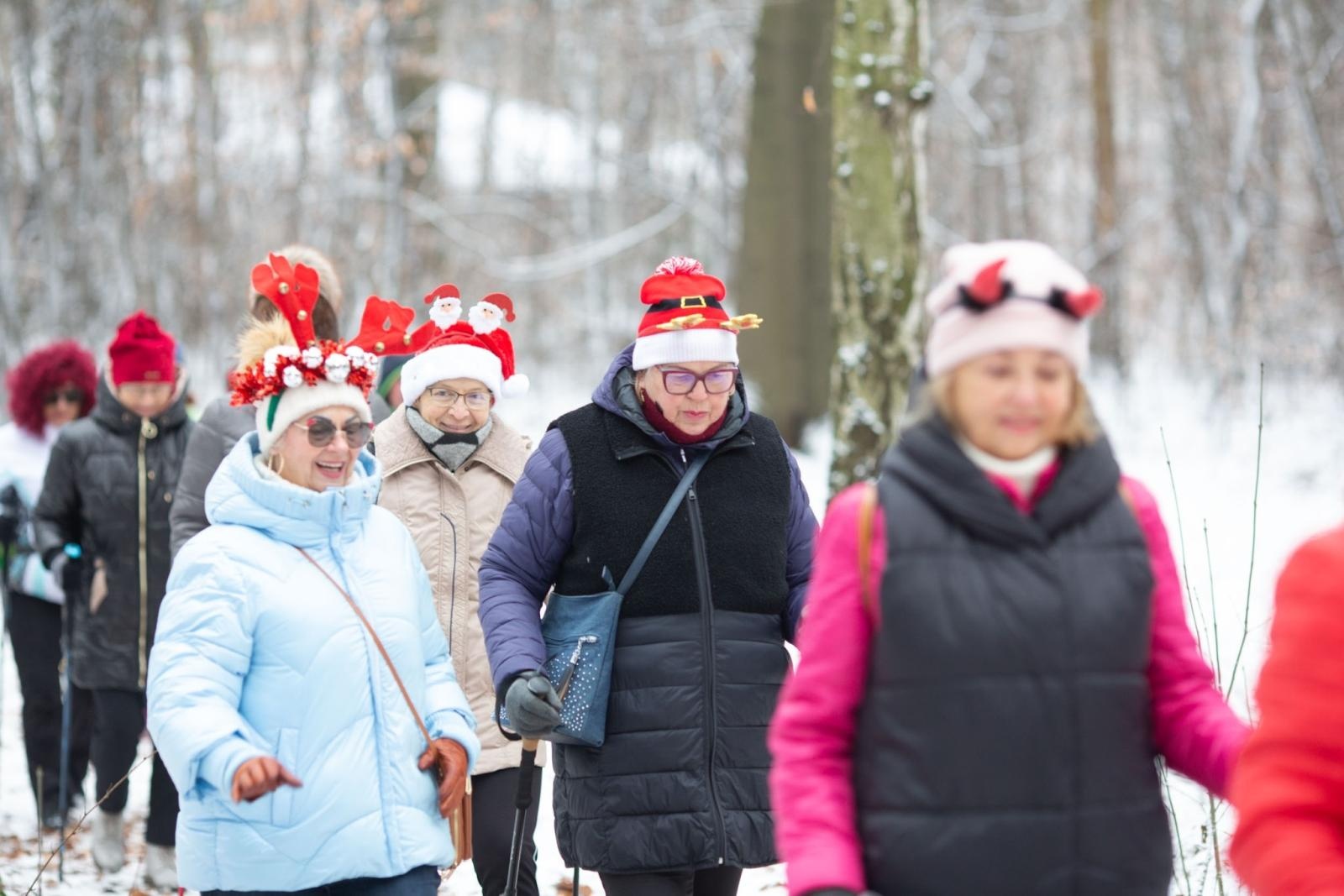 Zdjęcie w galerii na portalu naszwodzislaw.com: Sylwestrowe bieganie w Radlinie. Sportowa zabawa mimo zimowej aury [FOTO] wiadomości z regionu