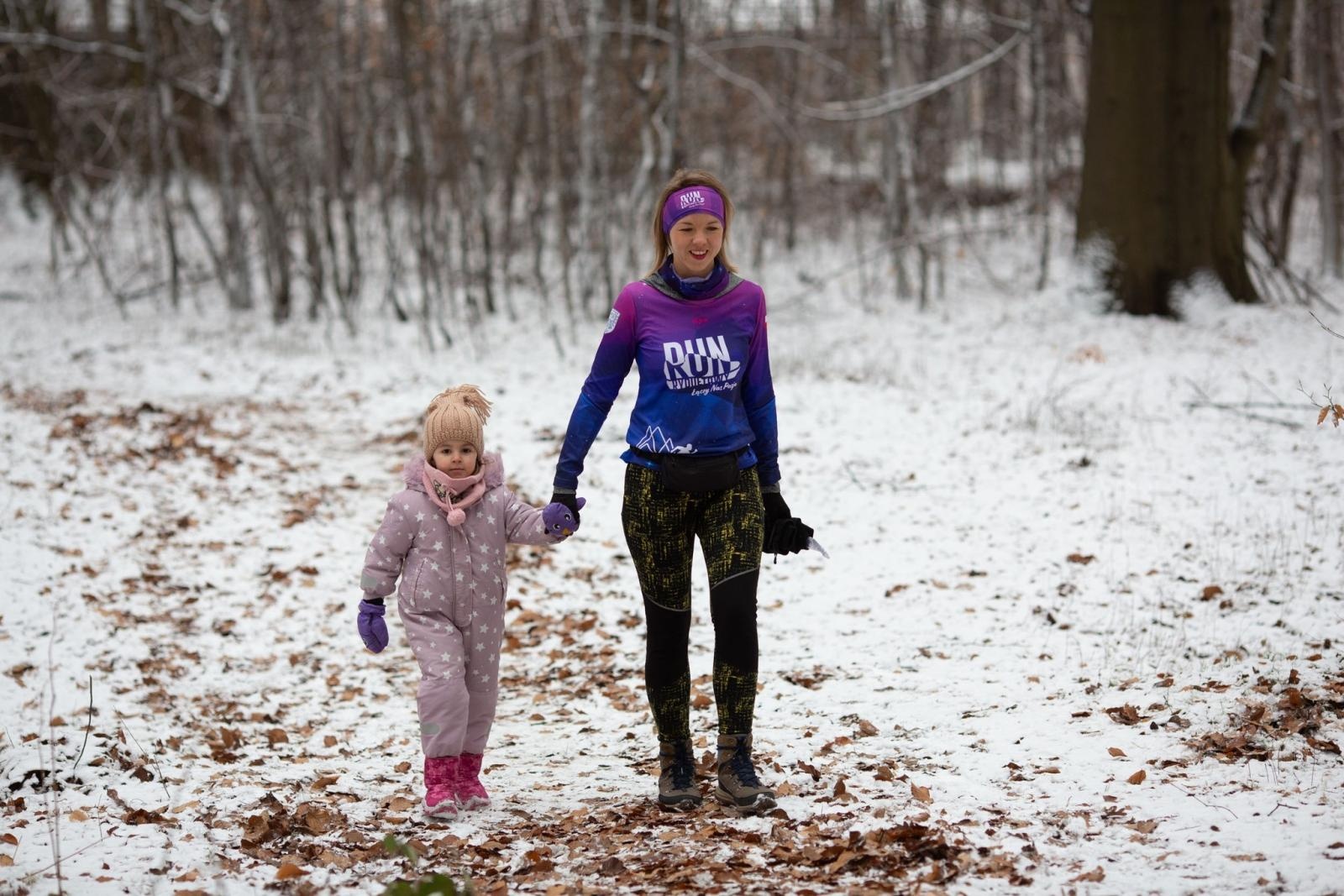 Zdjęcie w galerii na portalu naszwodzislaw.com: Sylwestrowe bieganie w Radlinie. Sportowa zabawa mimo zimowej aury [FOTO] wiadomości z regionu