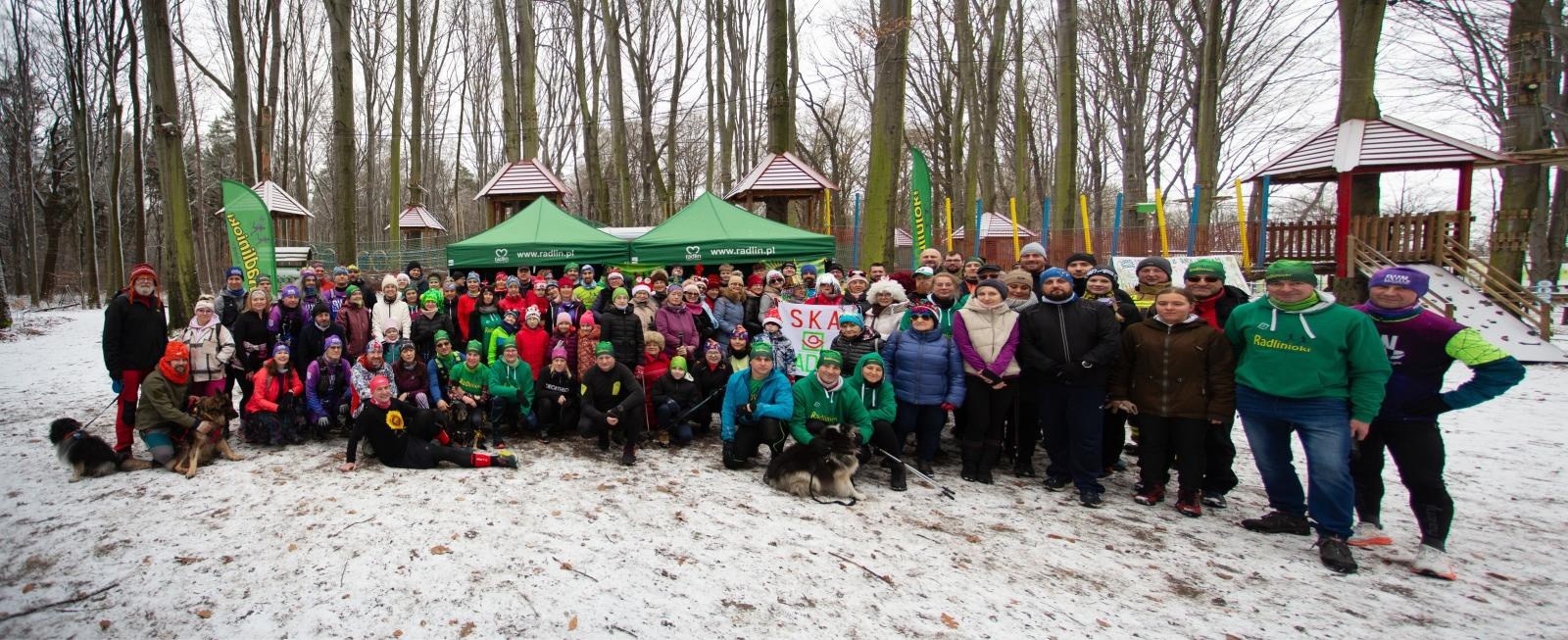 Zdjęcie w galerii na portalu naszwodzislaw.com: Sylwestrowe bieganie w Radlinie. Sportowa zabawa mimo zimowej aury [FOTO] wiadomości z regionu