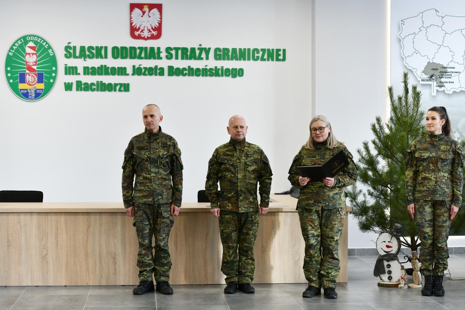 Zdjęcie w galerii na portalu naszwodzislaw.com: Nowi podoficerowie ŚlOSG odebrali akty mianowania wiadomości z regionu