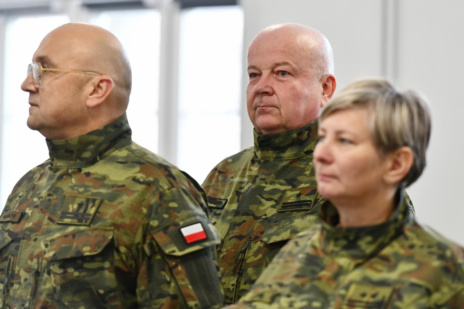 Zdjęcie w galerii na portalu naszwodzislaw.com: Nowi podoficerowie ŚlOSG odebrali akty mianowania wiadomości z regionu