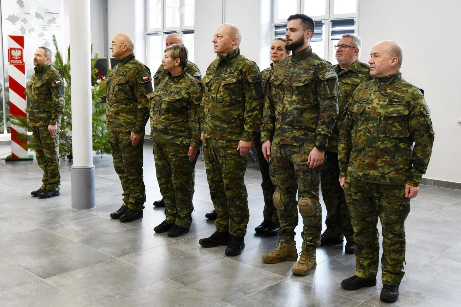 Zdjęcie w galerii na portalu naszwodzislaw.com: Nowi podoficerowie ŚlOSG odebrali akty mianowania wiadomości z regionu