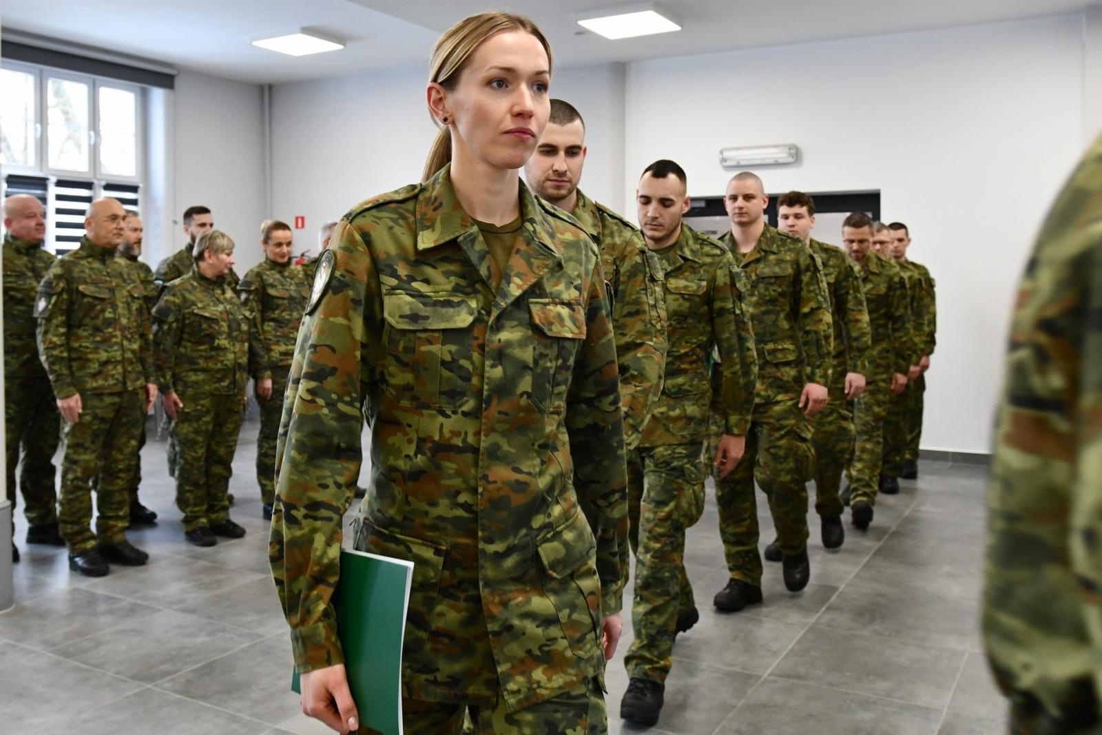 Zdjęcie w galerii na portalu naszwodzislaw.com: Nowi podoficerowie ŚlOSG odebrali akty mianowania wiadomości z regionu