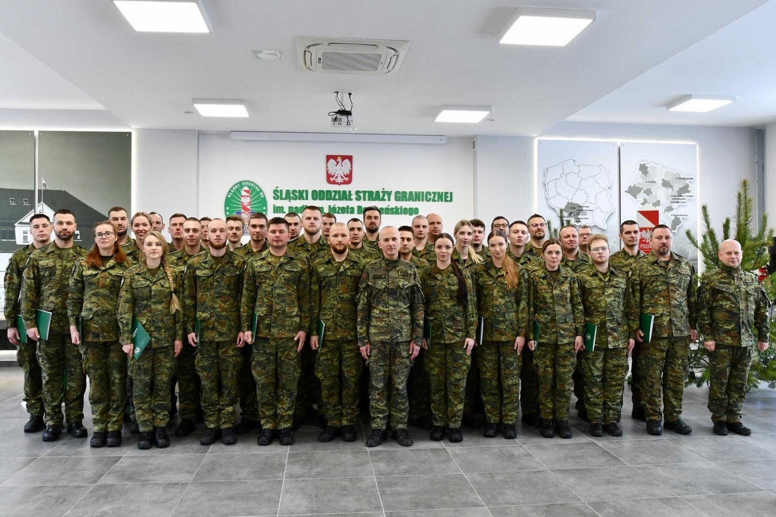 Zdjęcie w galerii na portalu naszwodzislaw.com: Nowi podoficerowie ŚlOSG odebrali akty mianowania wiadomości z regionu