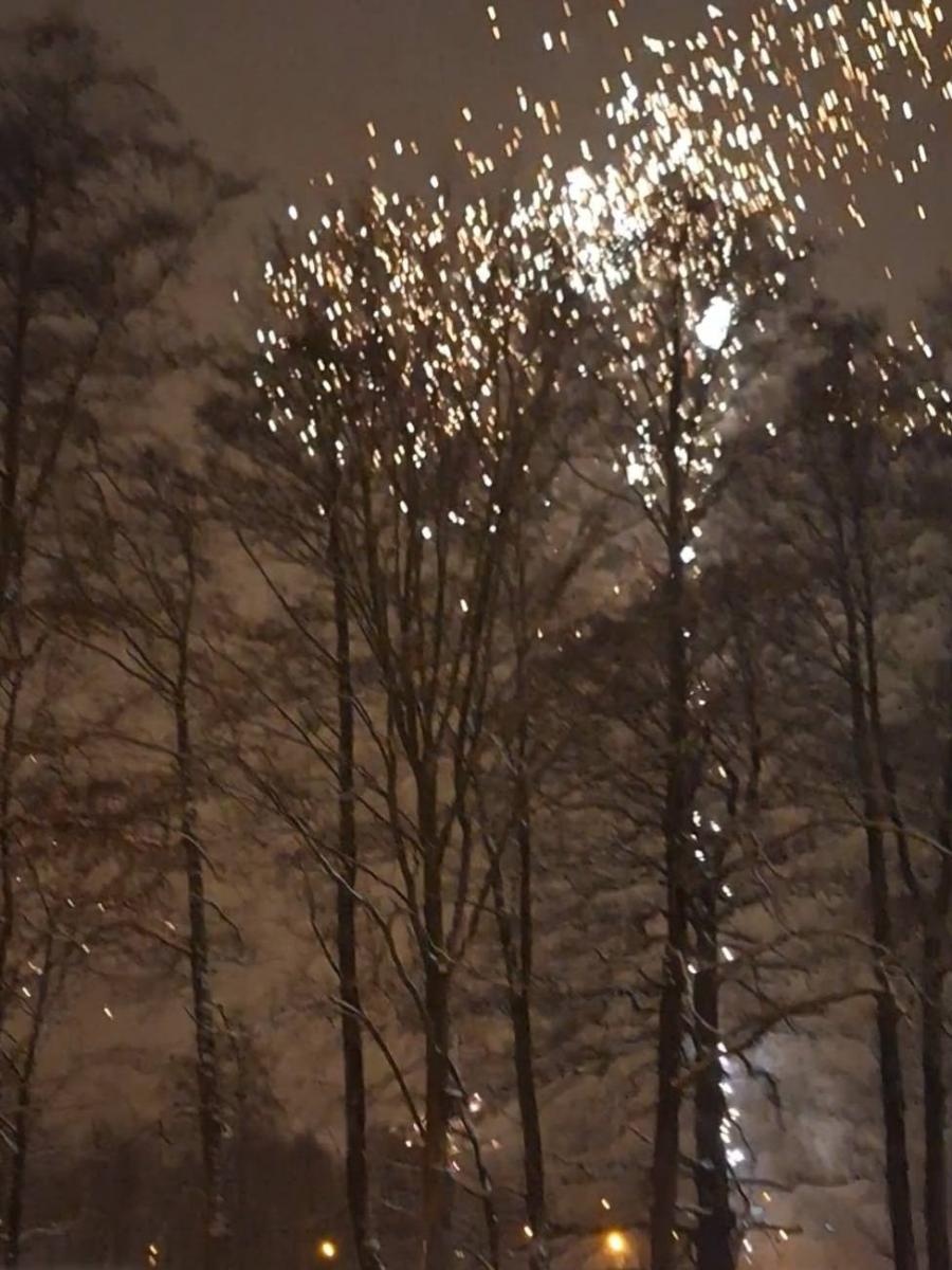 Zdjęcie w galerii na portalu naszwodzislaw.com: Sylwester pod chmurką w Mszanie. Mieszkańcy hucznie przywitali Nowy Rok wiadomości z regionu