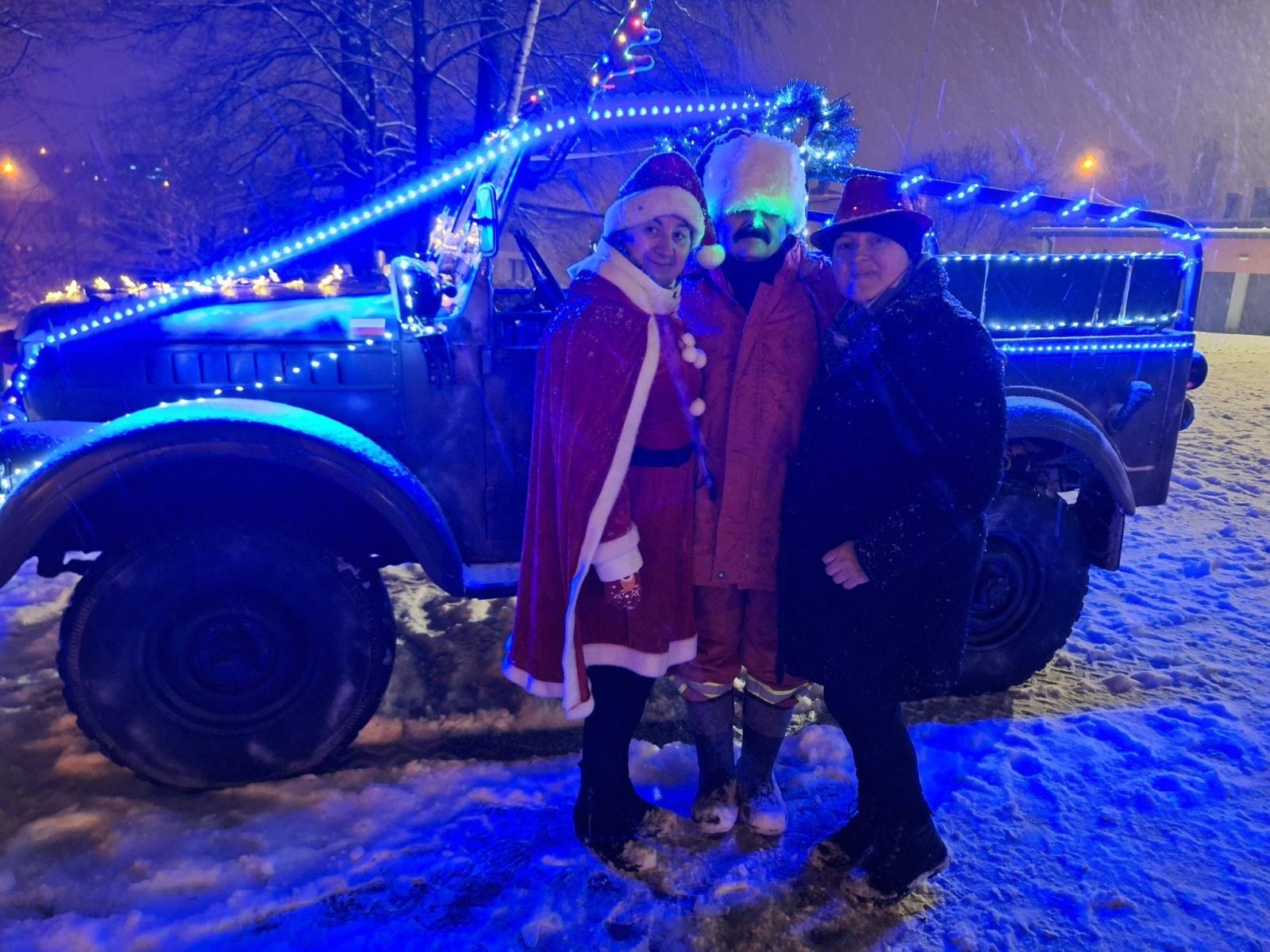 Zdjęcie w galerii na portalu naszwodzislaw.com: Sylwester pod chmurką w Mszanie. Mieszkańcy hucznie przywitali Nowy Rok wiadomości z regionu