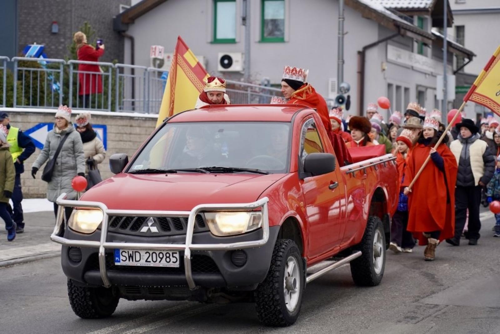 Zdjęcie w galerii na portalu naszwodzislaw.com: Orszak Trzech Króli ponownie zawitał do Rydułtów [FOTO] wiadomości z regionu