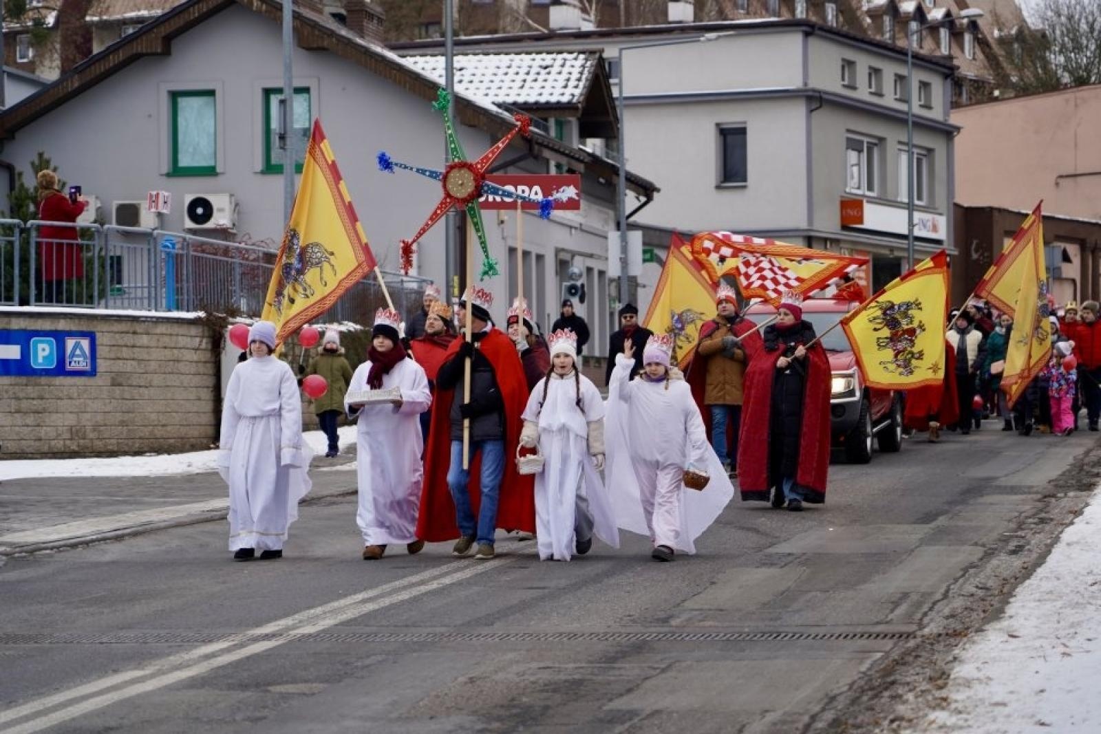 Zdjęcie w galerii na portalu naszwodzislaw.com: Orszak Trzech Króli ponownie zawitał do Rydułtów [FOTO] wiadomości z regionu