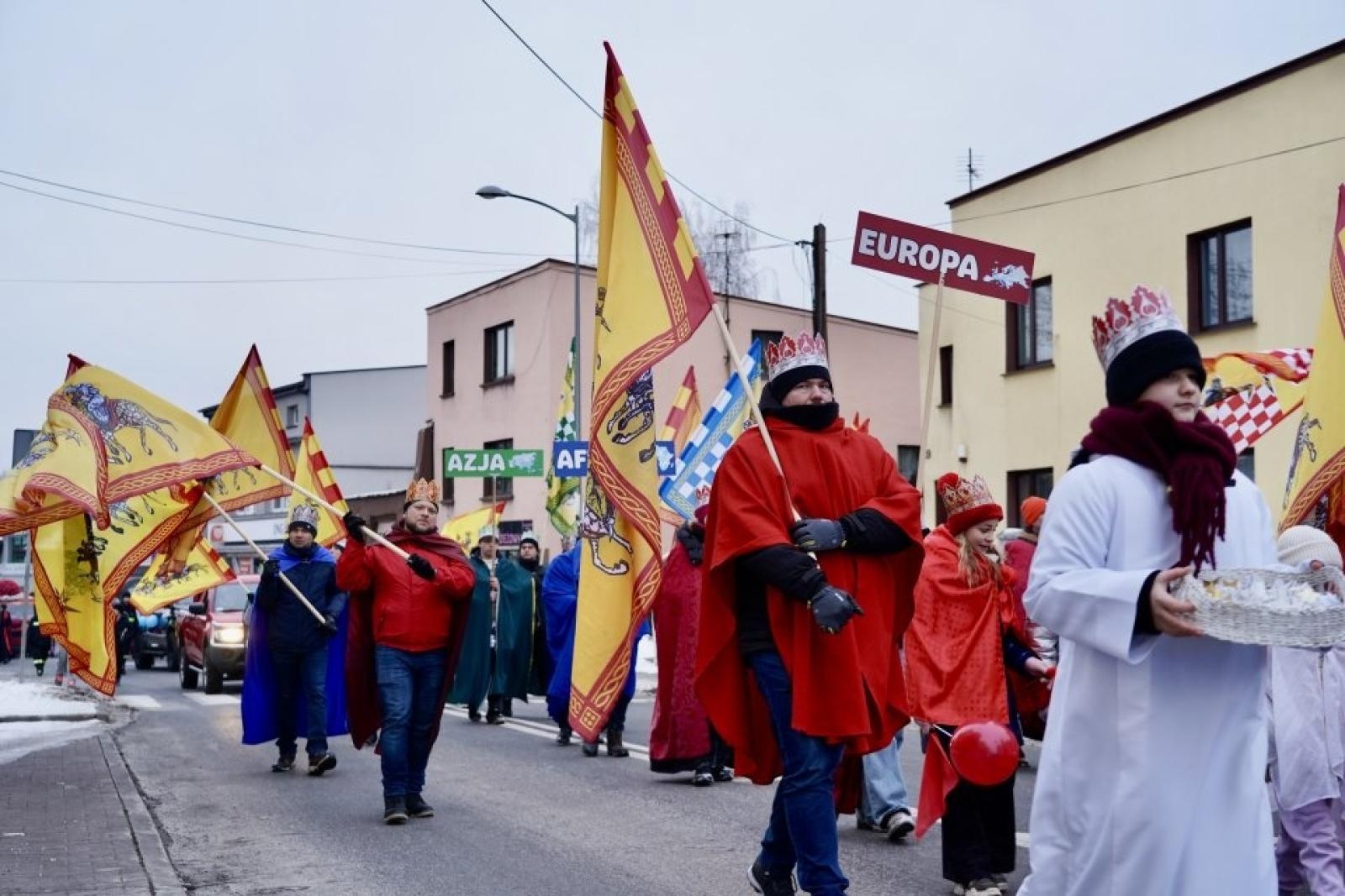 Zdjęcie w galerii na portalu naszwodzislaw.com: Orszak Trzech Króli ponownie zawitał do Rydułtów [FOTO] wiadomości z regionu