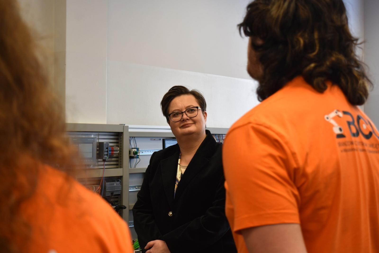 Zdjęcie w galerii na portalu naszwodzislaw.com: Powiatowe Branżowe Centra Umiejętności wizytówką nowoczesnej edukacji. Odwiedziła ja wiceminister edukacji wiadomości z regionu