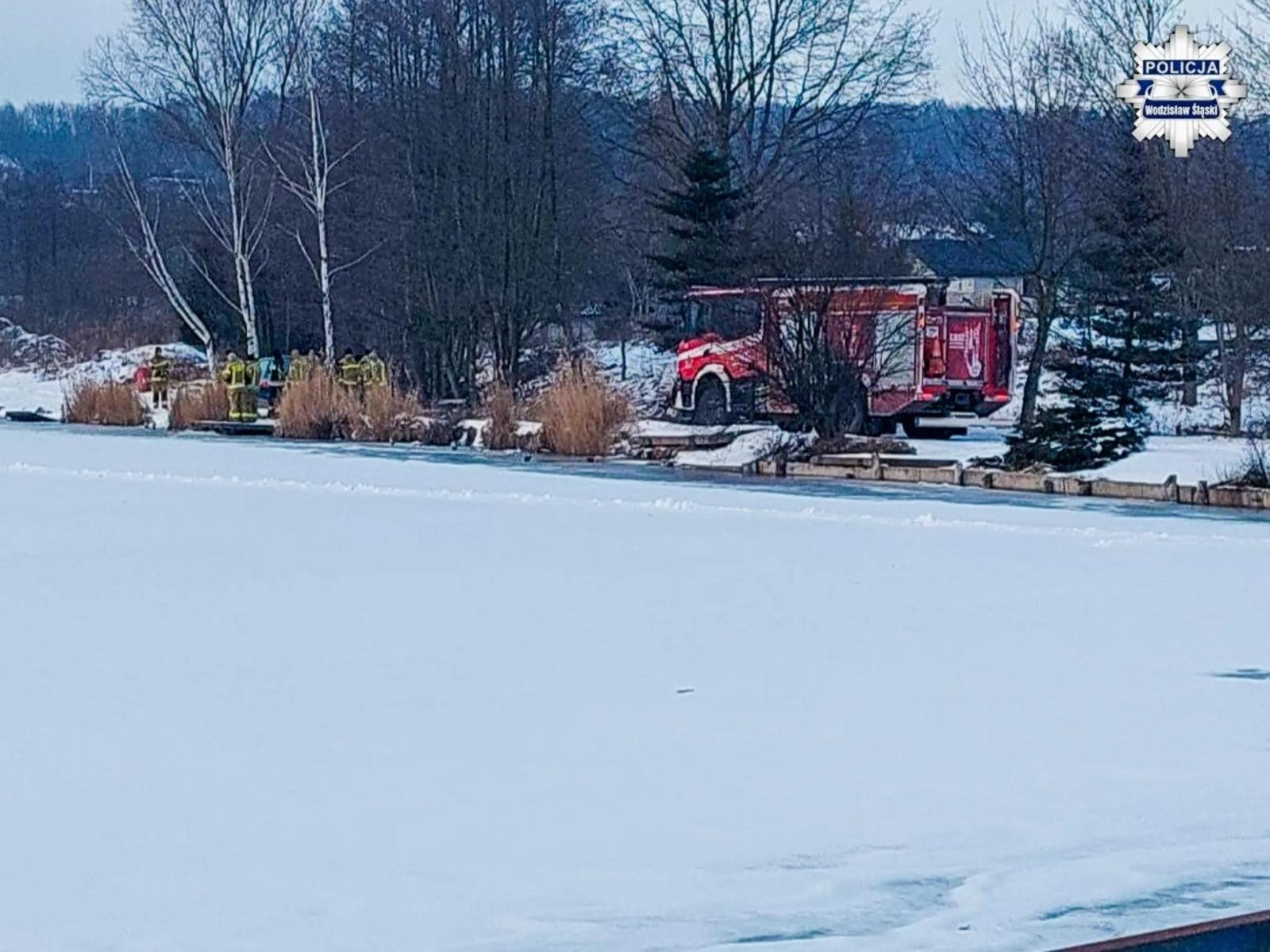 Zdjęcie w galerii na portalu naszwodzislaw.com: Ten film to nie dzieło AI. Dwaj mężczyźni za swe skrajnie nieodpowiedzialne zachowanie będą się tłumaczyli przed sądem wiadomości z regionu