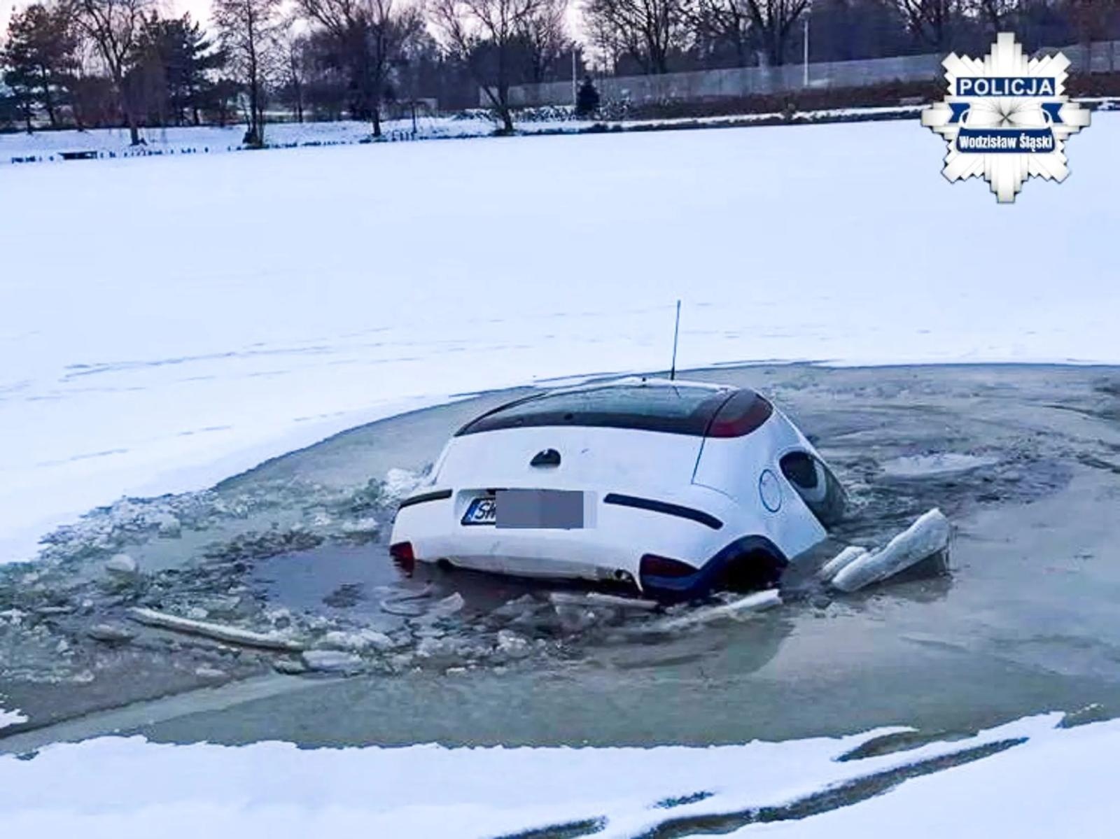 Zdjęcie w galerii na portalu naszwodzislaw.com: Ten film to nie dzieło AI. Dwaj mężczyźni za swe skrajnie nieodpowiedzialne zachowanie będą się tłumaczyli przed sądem wiadomości z regionu