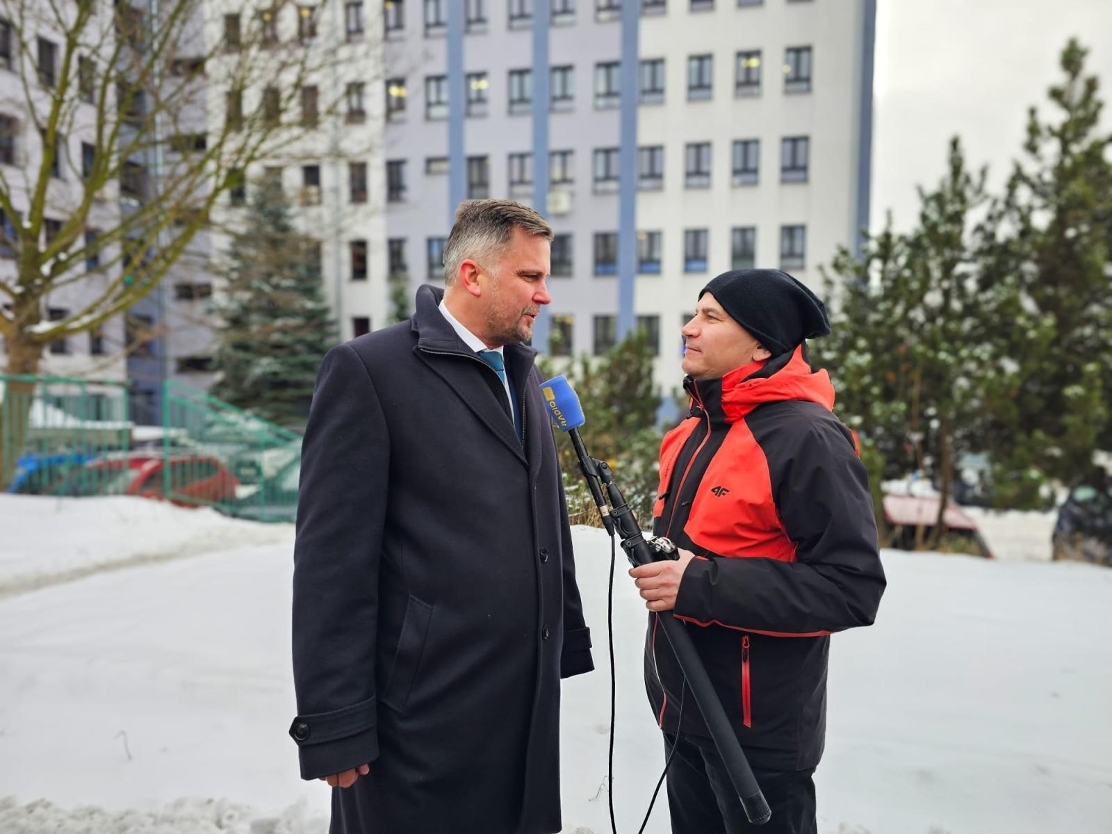 Zdjęcie w galerii na portalu naszwodzislaw.com: Dwa nowe ambulanse dla wodzisławskiego szpitala. Wzmocnienie systemu ratownictwa medycznego w regionie wiadomości z regionu