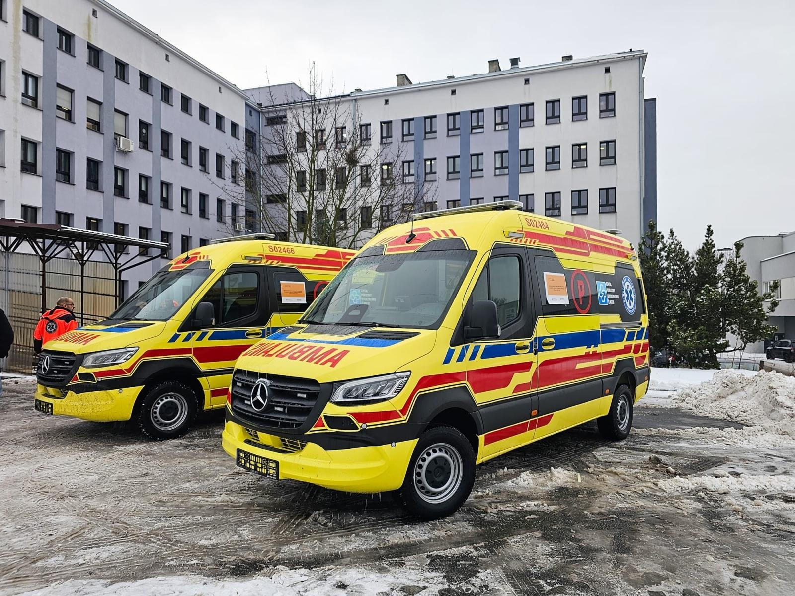Zdjęcie w galerii na portalu naszwodzislaw.com: Dwa nowe ambulanse dla wodzisławskiego szpitala. Wzmocnienie systemu ratownictwa medycznego w regionie wiadomości z regionu